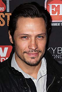 How tall is Nick Wechsler?